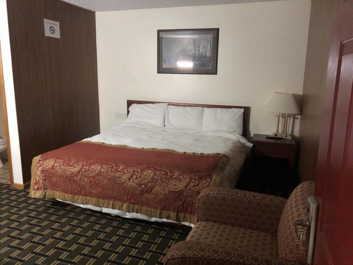 Big 12 Motel Broken Bow Exterior photo