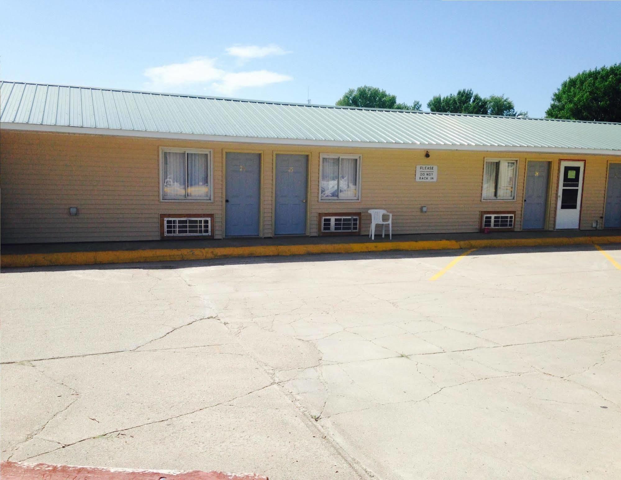 Big 12 Motel Broken Bow Exterior photo